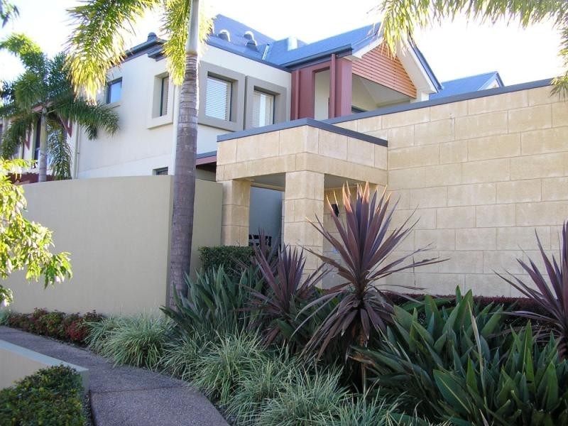 2154/1 The Vistas, Emerald Lakes CARRARA 4211, Carrara QLD 4211 the