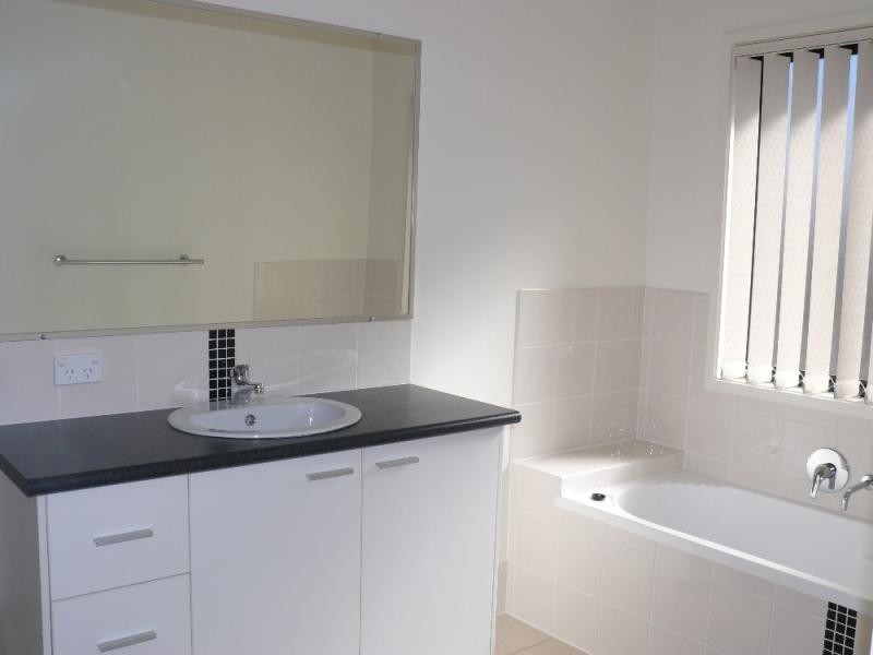 4 Waterclover Drive UPPER COOMERA 4209, Upper Coomera QLD 4209