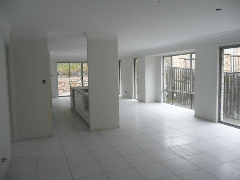 2/19 Mcrae Circuit PACIFIC PINES 4211, Pacific Pines QLD 4211