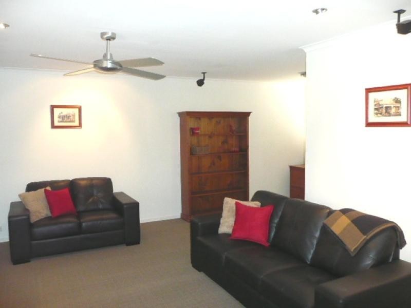 6 Tenterfield Court HELENSVALE 4212, Helensvale QLD 4212