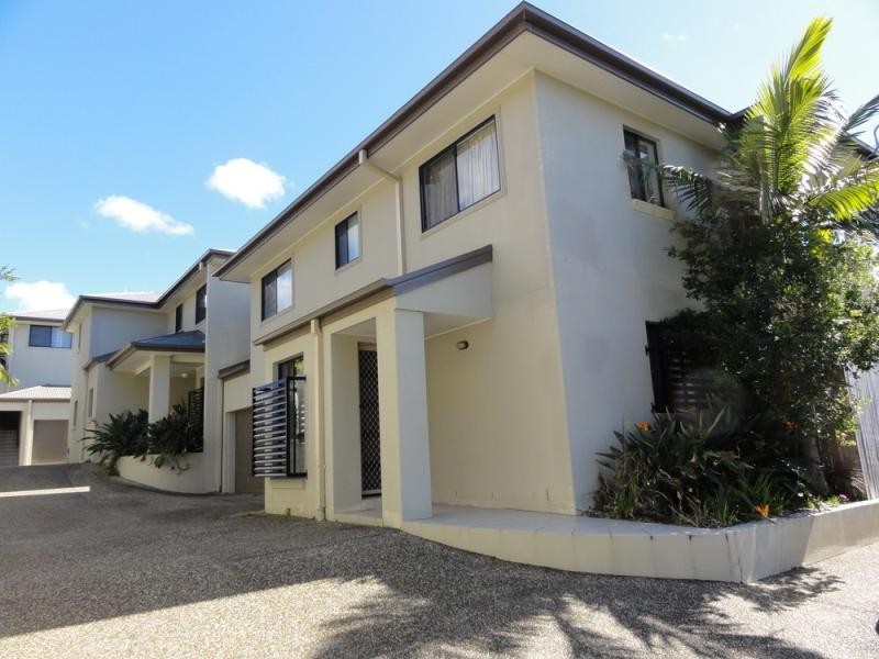9 Government Road LABRADOR 4215, Labrador QLD 4215