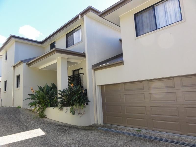 9 Government Road LABRADOR 4215, Labrador QLD 4215