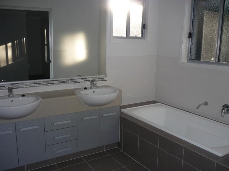 1 Caragh Crescent OXENFORD 4210, Oxenford QLD 4210