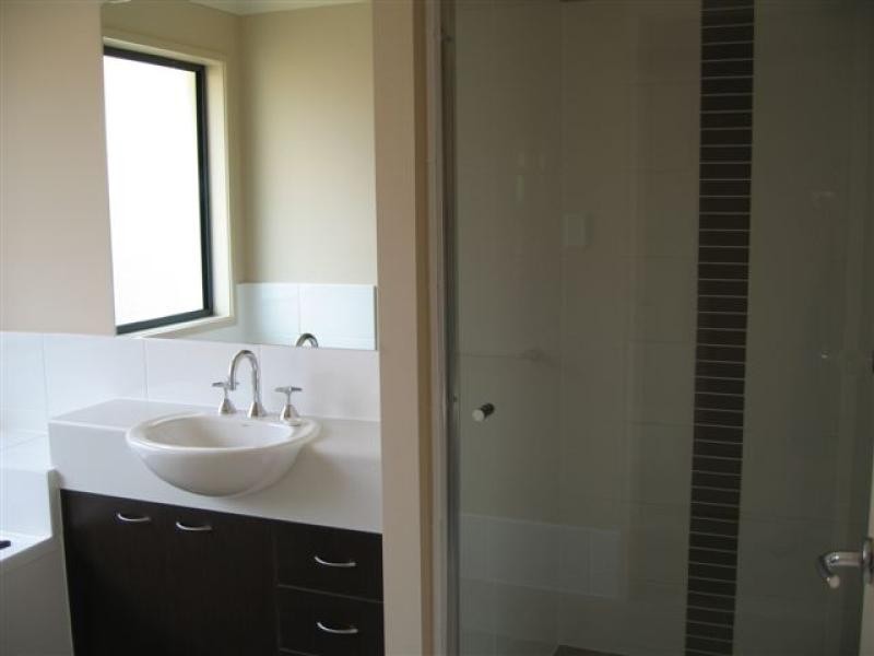 38  Victoria Drive PACIFIC PINES 4211, Pacific Pines QLD 4211