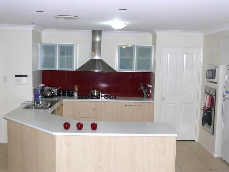 18 Beerwah Street PACIFIC PINES 4211, Pacific Pines QLD 4211