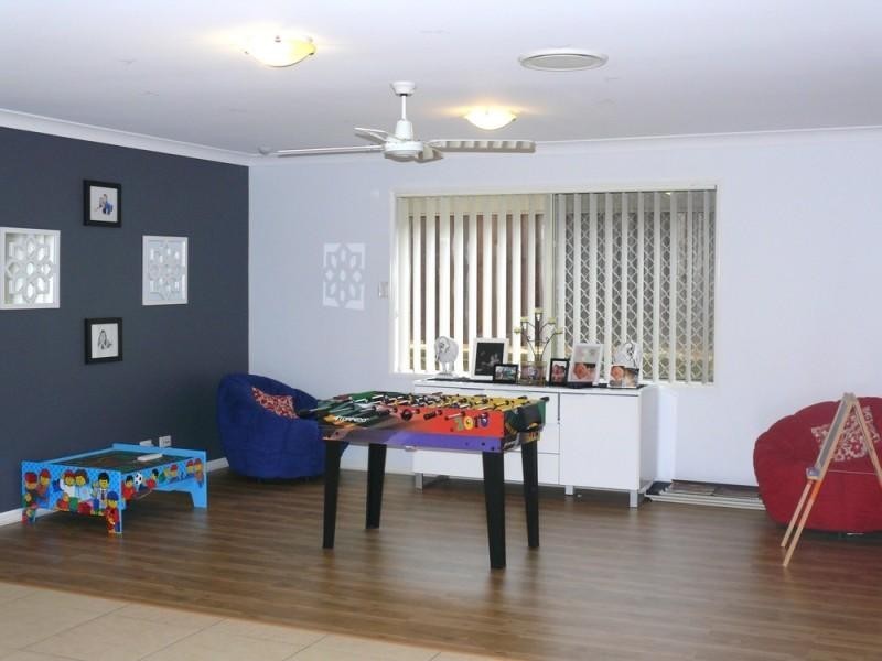 18 Beerwah Street PACIFIC PINES 4211, Pacific Pines QLD 4211