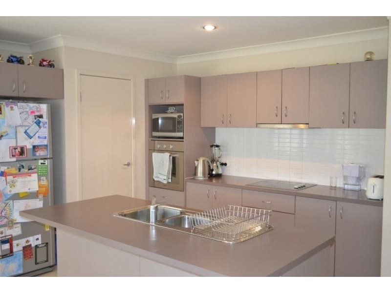 12 Chesterton Street PACIFIC PINES 4211, Pacific Pines QLD 4211