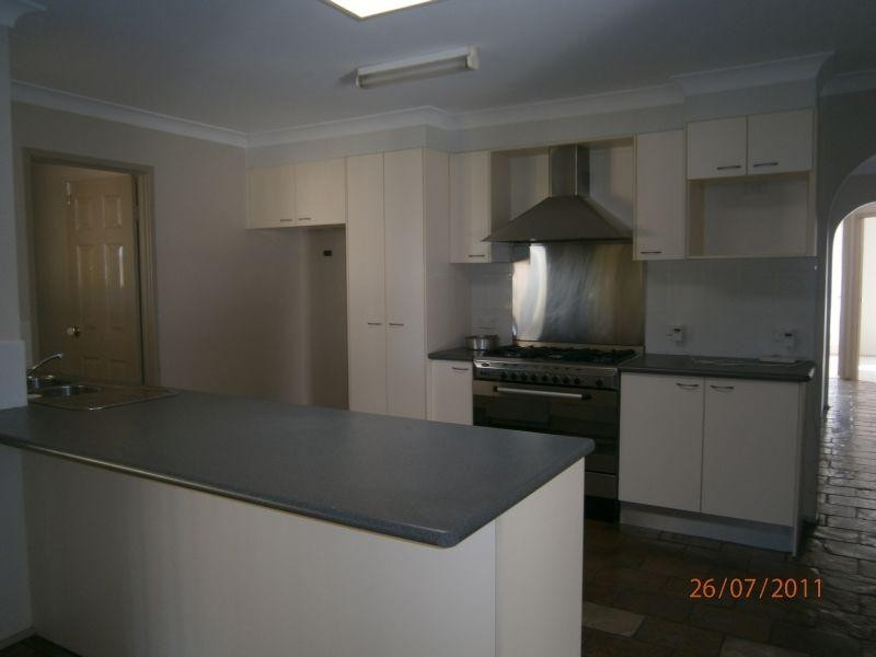18 Hebrides Place ST ANDREWS 2566, St Andrews NSW 2566