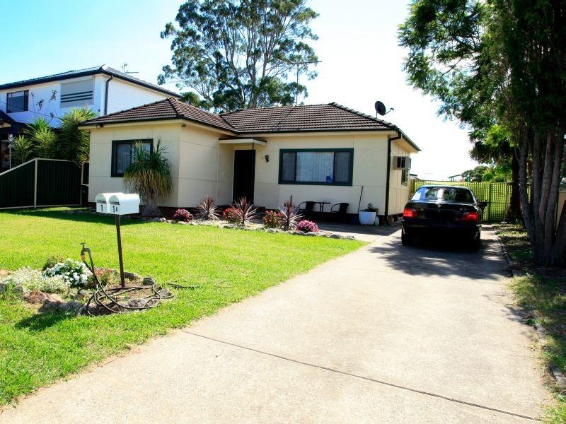 1 Macquarie  Avenue, Leumeah NSW 2560