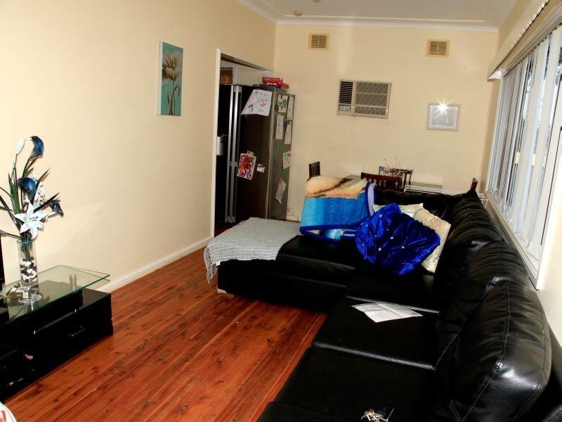 1 Macquarie  Avenue, Leumeah NSW 2560