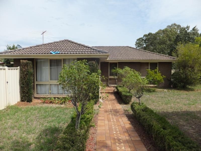3 Woodlands Road, St Helens Park NSW 2560