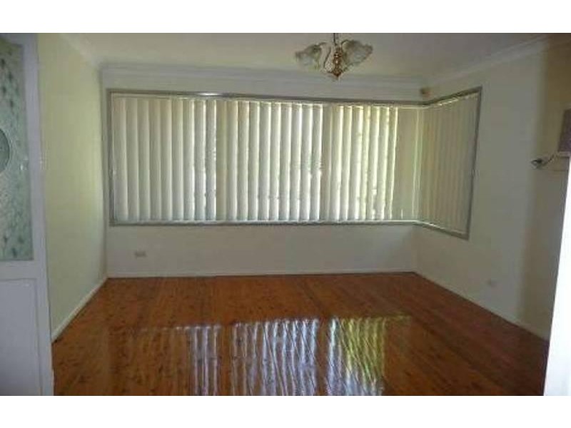 3 Clyde Place, Campbelltown NSW 2560