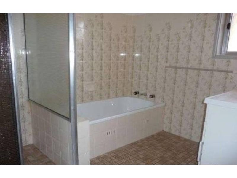 3 Clyde Place, Campbelltown NSW 2560