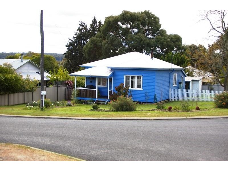 2 Higgins  Street NANNUP 6275, Nannup WA 6275