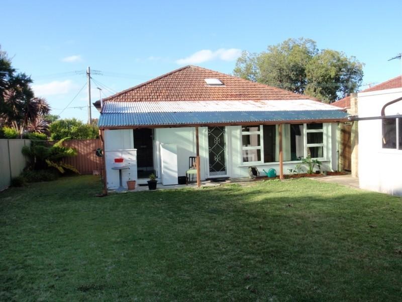 6 Glenelg Street, Sutherland NSW 2232