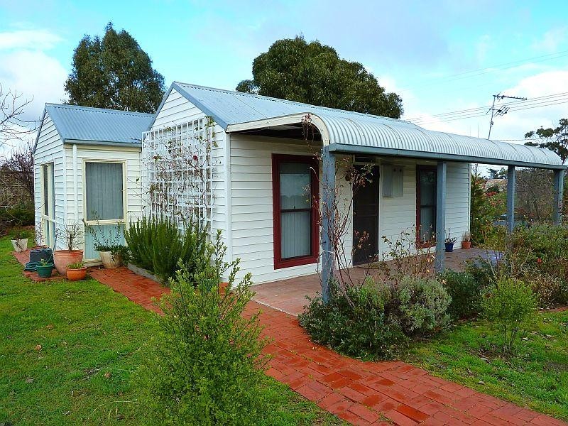 10 Smeaton Road CLUNES 3370, Clunes VIC 3370