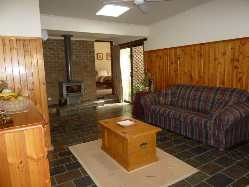 18 Angus Street, Clunes VIC 3370