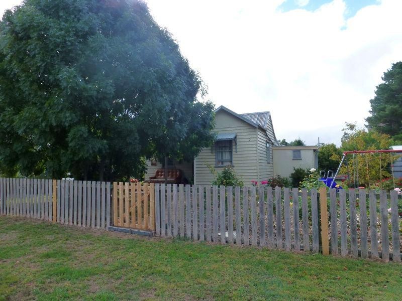 2 Moore Street CRESWICK 3363, Creswick VIC 3363