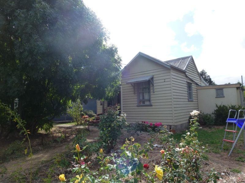 2 Moore Street CRESWICK 3363, Creswick VIC 3363