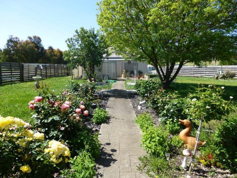 1 Macdonald Street, Clunes VIC 3370