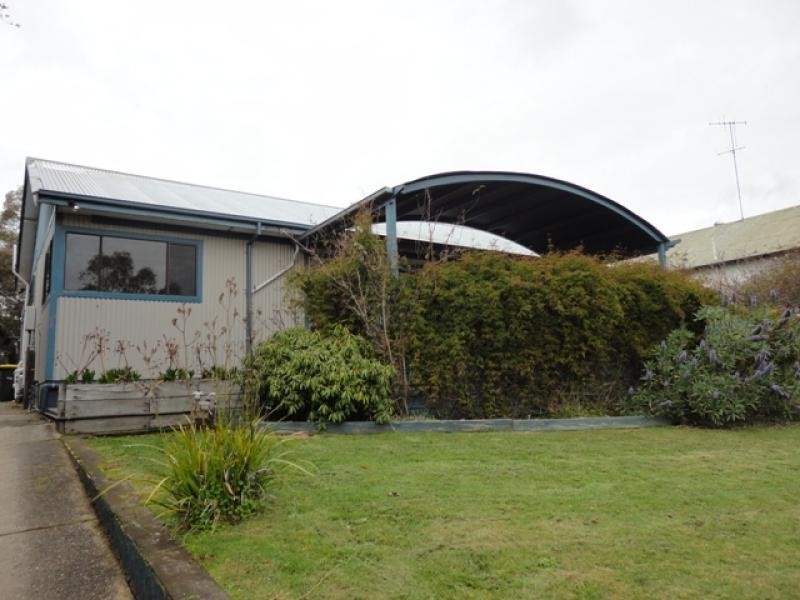 21 Hepburn  Road, Daylesford VIC 3460