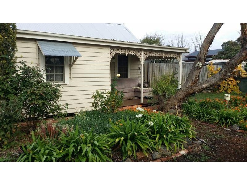 6 Hannah  Street, Clunes VIC 3370