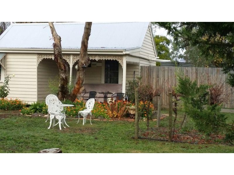 6 Hannah  Street, Clunes VIC 3370