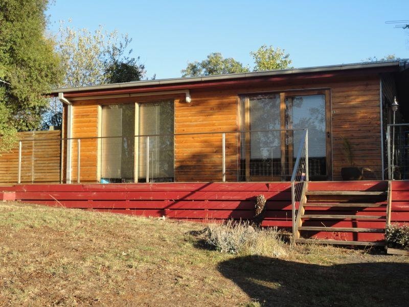 8 Heath  Avenue, Hepburn VIC 3461