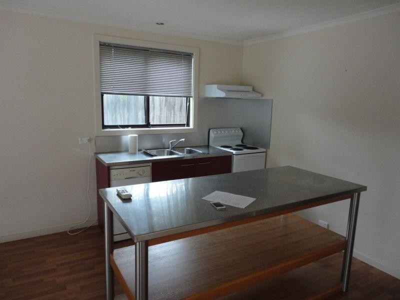 8 Heath  Avenue, Hepburn VIC 3461