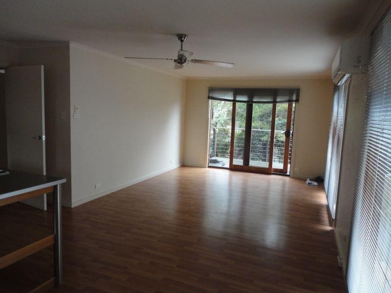 8 Heath  Avenue, Hepburn VIC 3461