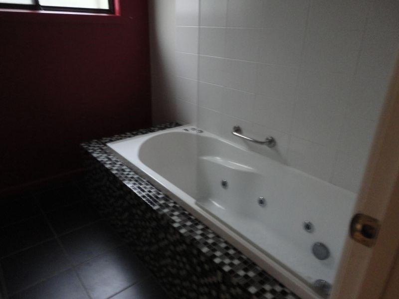 8 Heath  Avenue, Hepburn VIC 3461