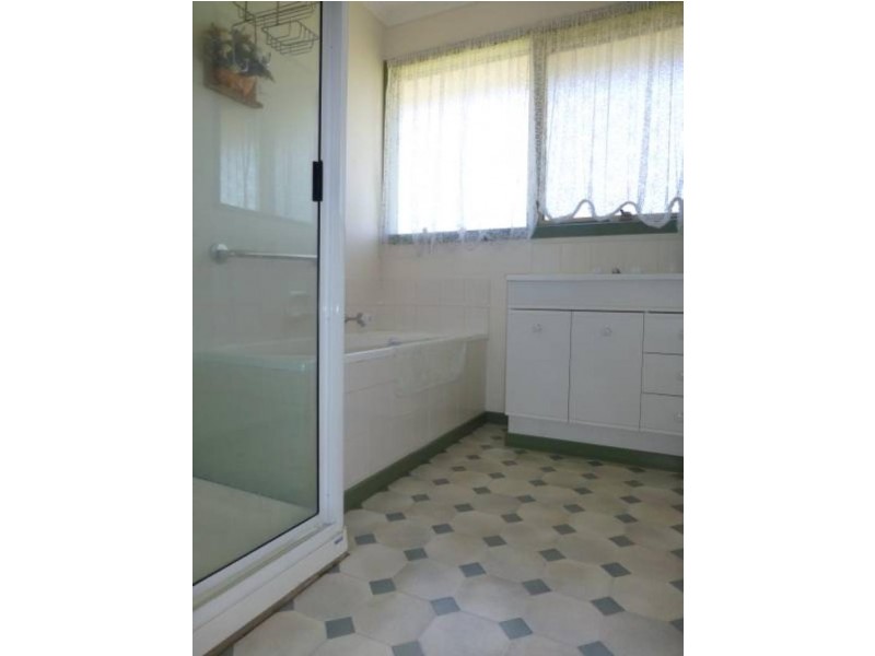 17 West Street, Clunes VIC 3370