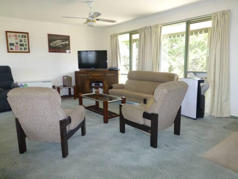 17 West Street, Clunes VIC 3370