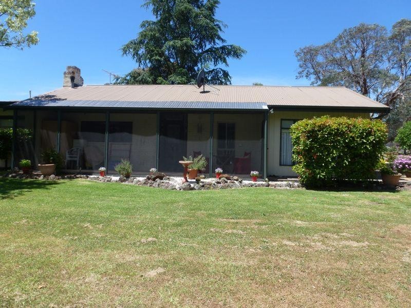 35 Moore Street, Creswick VIC 3363