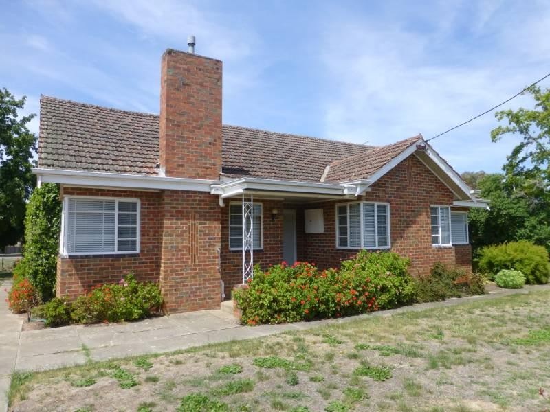 61 Service Street, Clunes VIC 3370