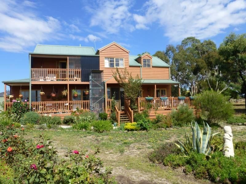 20 Camp Parade, Clunes VIC 3370