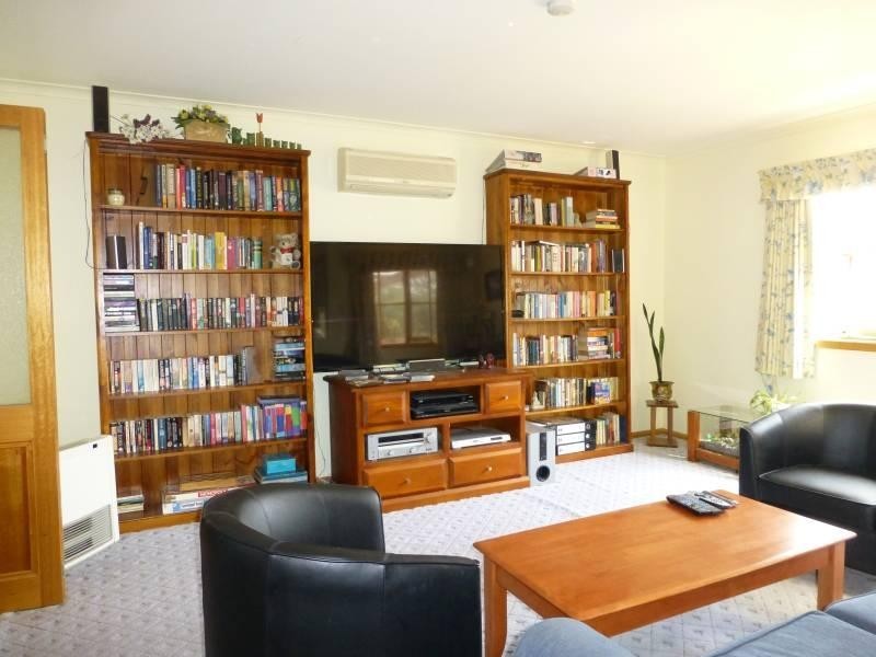 20 Camp Parade, Clunes VIC 3370