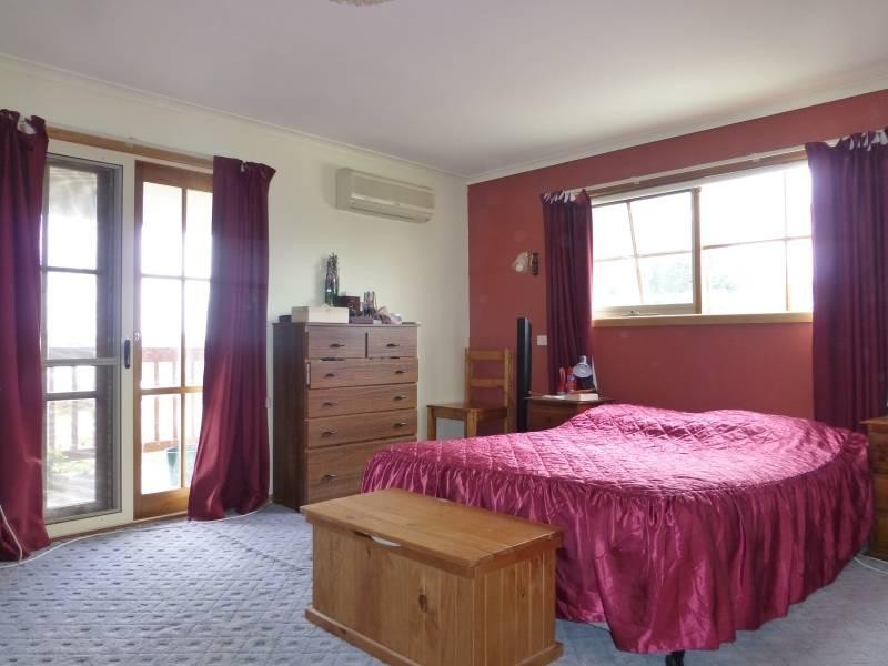 20 Camp Parade, Clunes VIC 3370