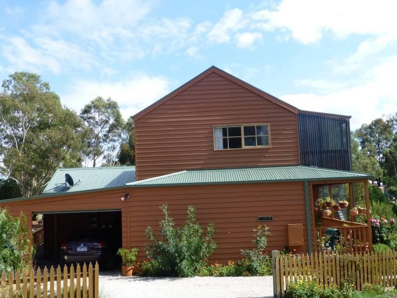 20 Camp Parade, Clunes VIC 3370