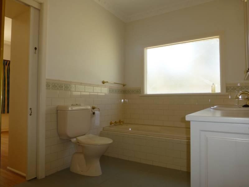 11 Leslie Street, Clunes VIC 3370