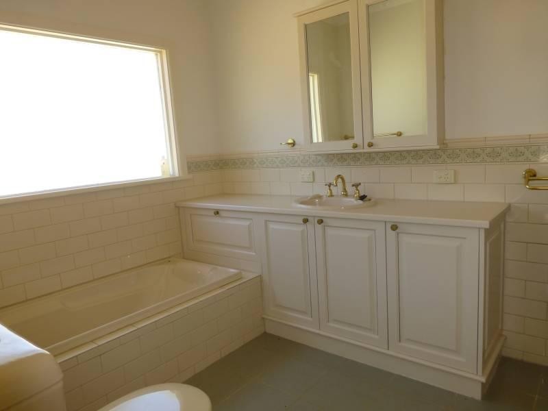 11 Leslie Street, Clunes VIC 3370