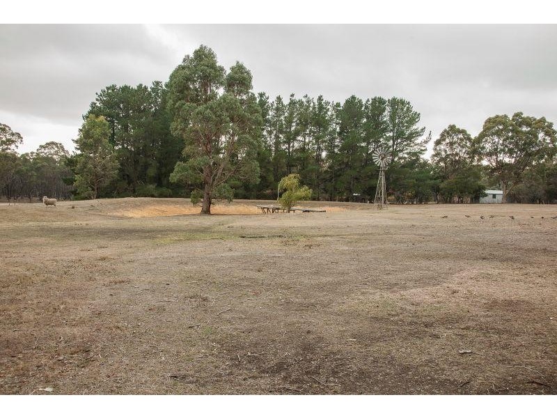 62 Pollards Lane, Creswick VIC 3363