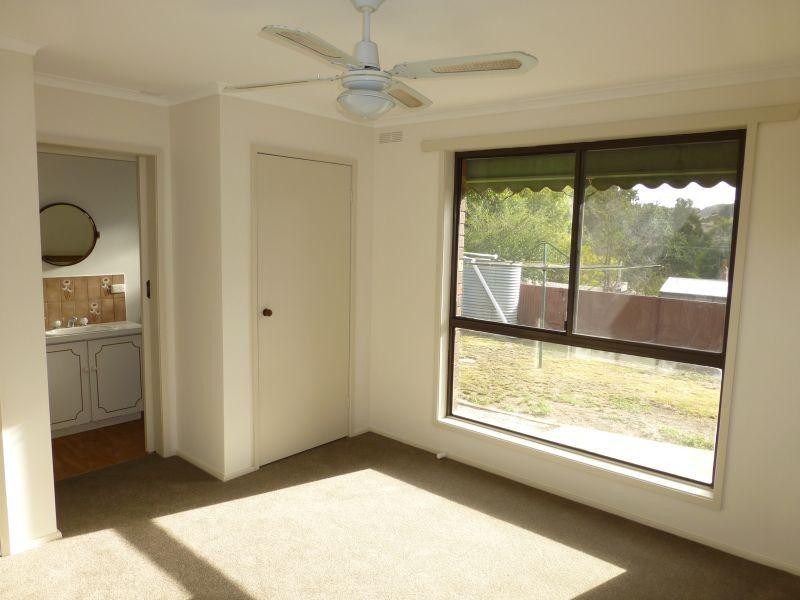 4 Camp Street, Clunes VIC 3370