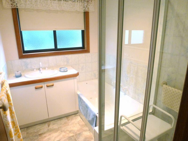 4/2 Bridge  Streets, Creswick VIC 3363