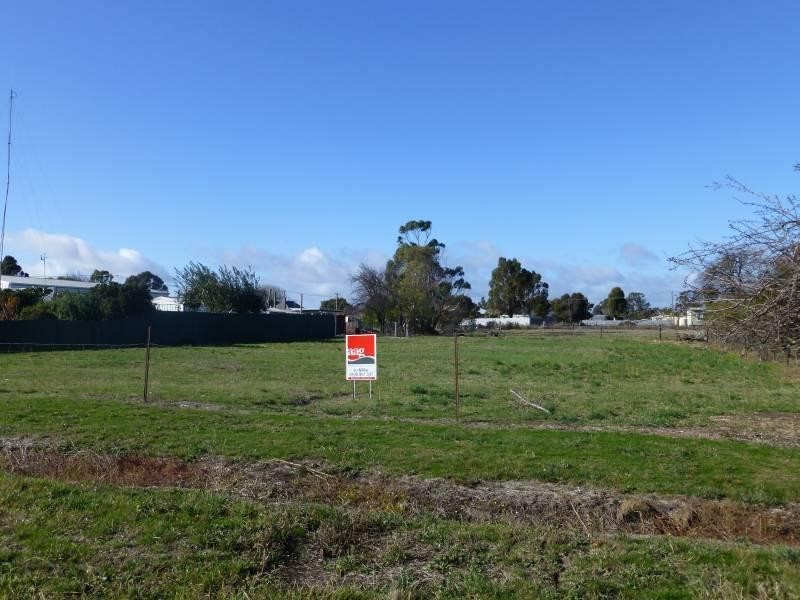 12 Smeaton  Road, Clunes VIC 3370