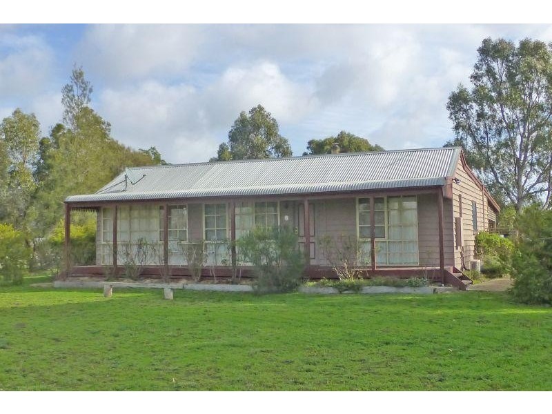 42 Canterbury  Street, Clunes VIC 3370