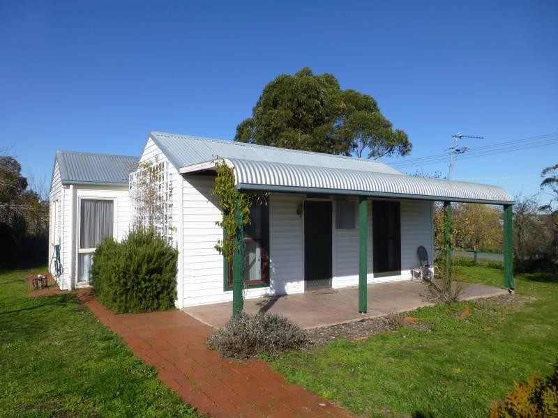 10 Smeaton Road, Clunes VIC 3370
