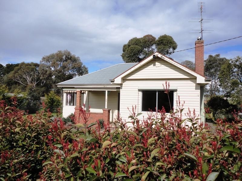 10 Elizabeth Road, Creswick VIC 3363