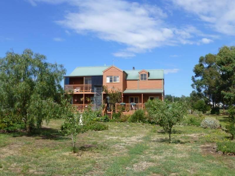 20 Camp Parade, Clunes VIC 3370