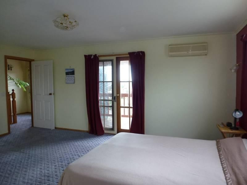 20 Camp Parade, Clunes VIC 3370